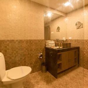 Deluxe Double Room Shower